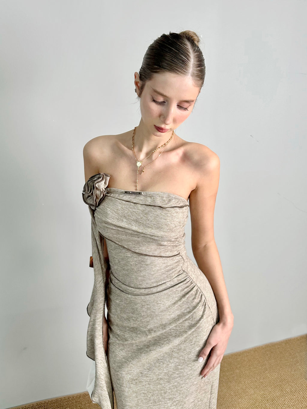 JQWENTION Ruched Strapless Maxi Dress with Detachable Scarf Detail (2026 SS)