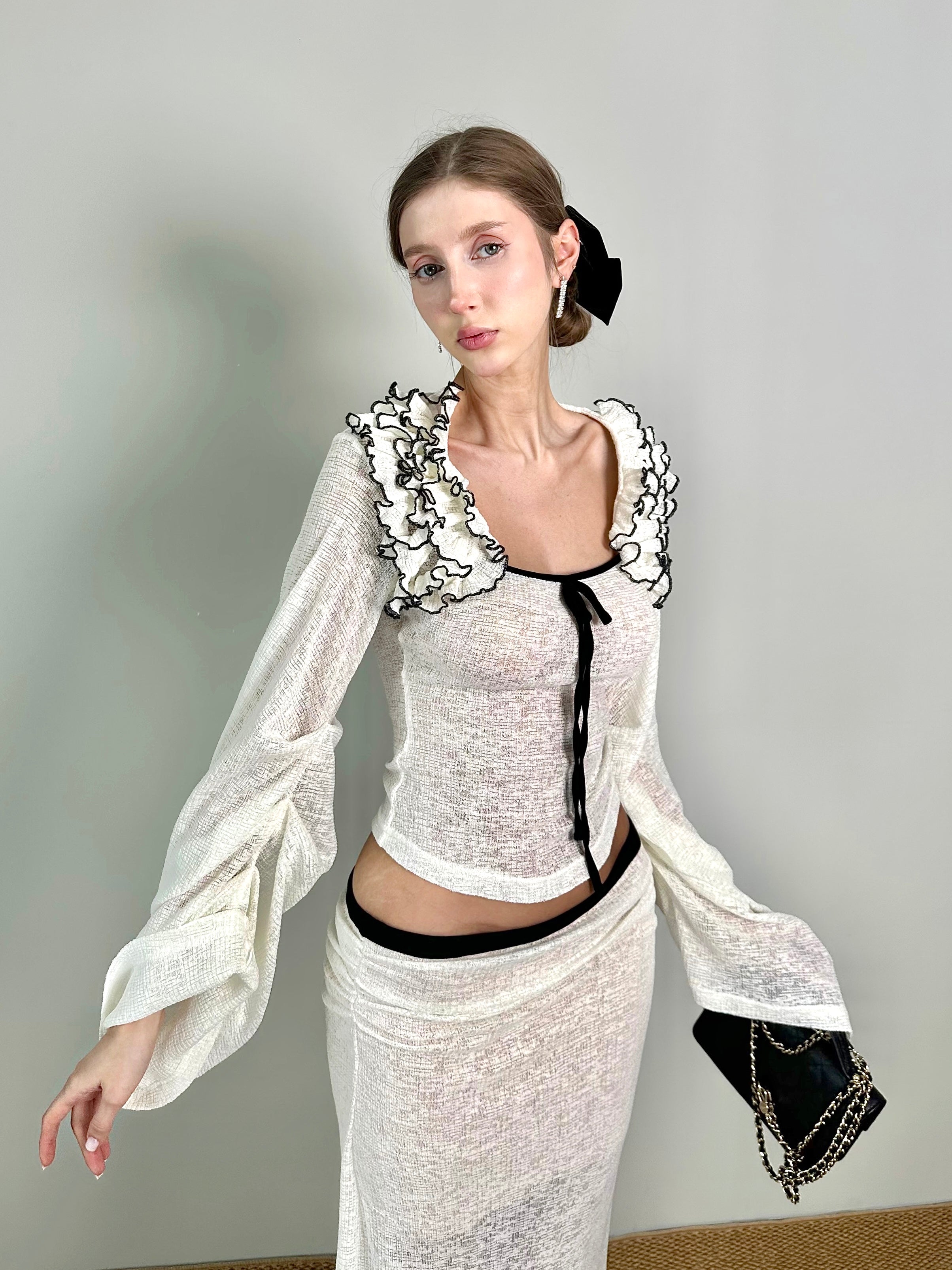 Jqwention 2026SS Black & White Contrast Ruffle Long Sleeve Top – Slim-Fit, Flattering Silhouette